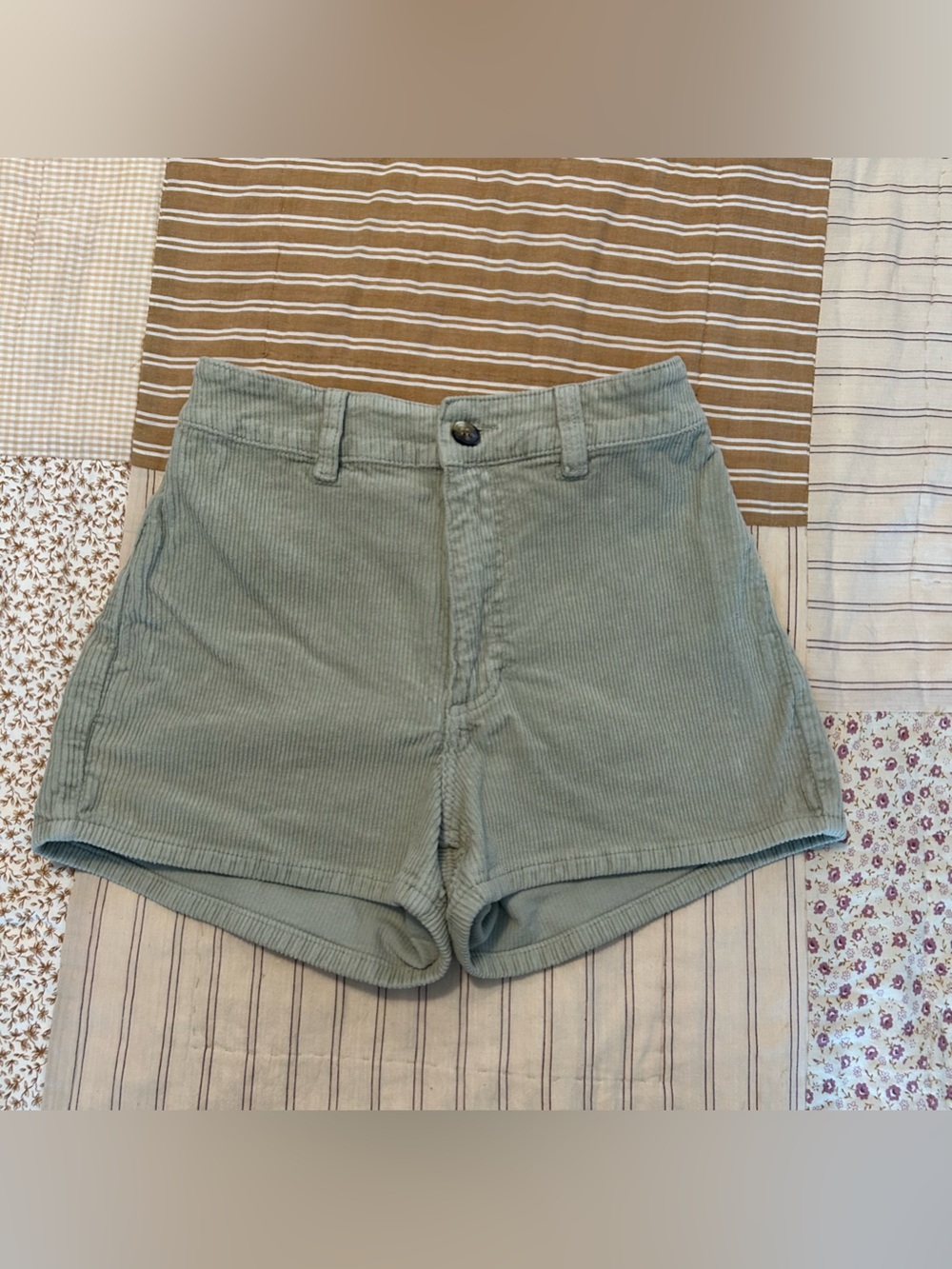 Women’s Billabong sage skater ribbed shorts size 25